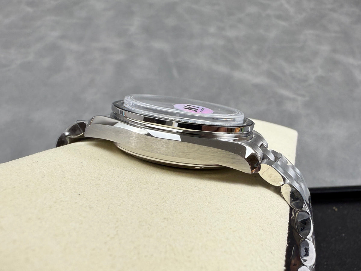 Omega Speedmaster Professional Moonwatch 42mm Stainless Steel Strap White Dial