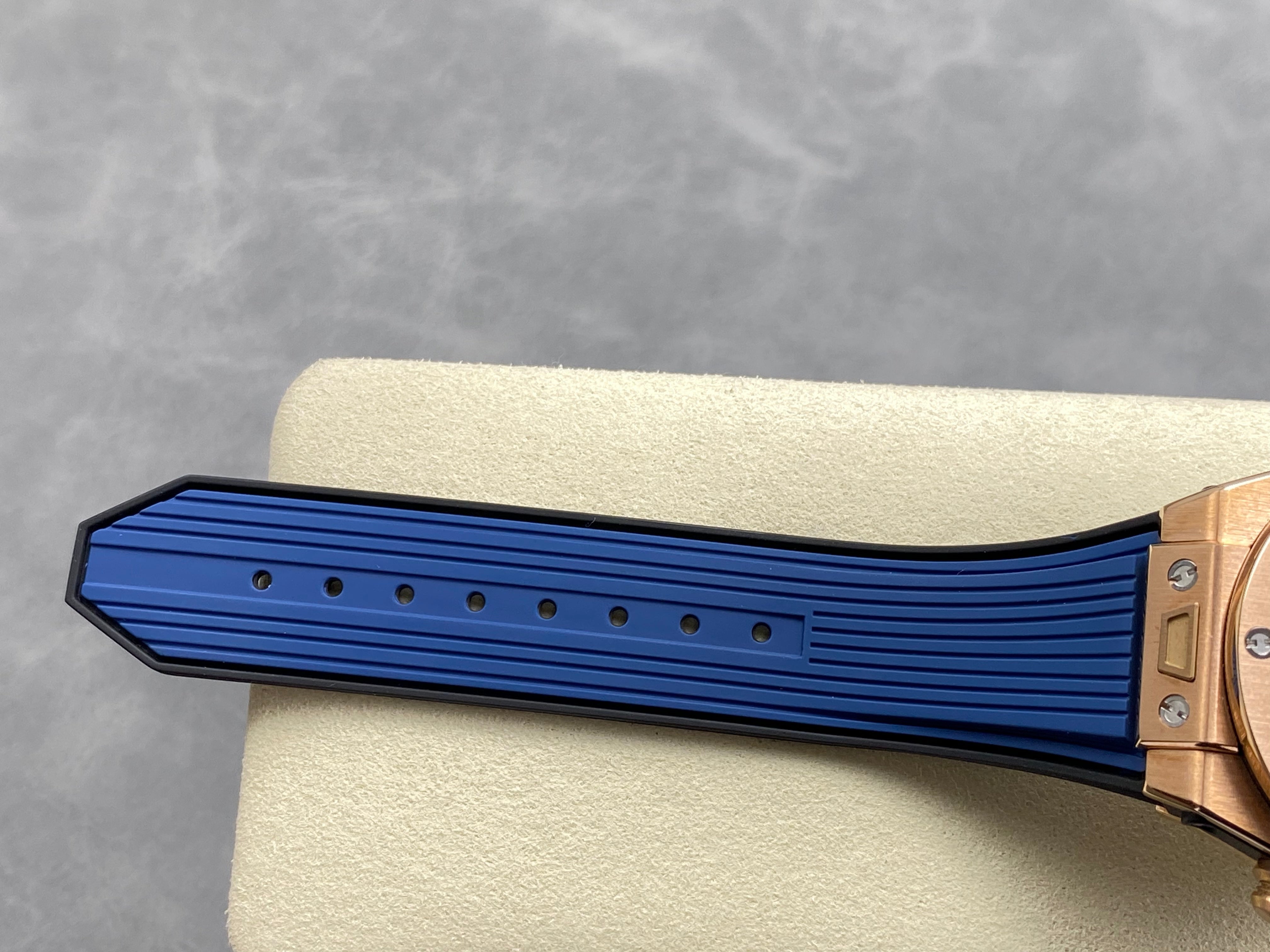 Hublot Big Bang Unico Rose Gold Blue 42mm Blue Rubber Strap Watch