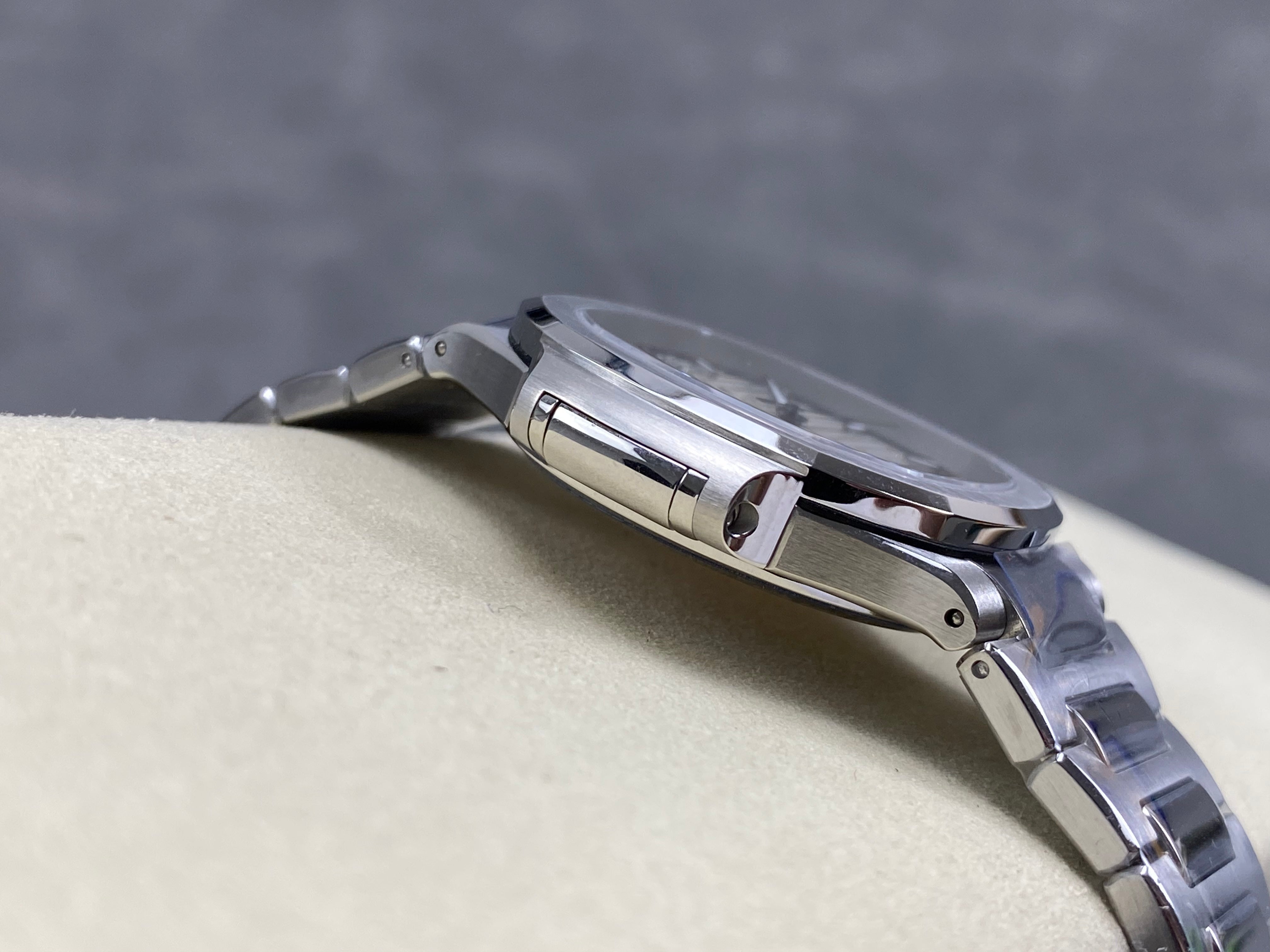 Patek Philippe Nautilus 35mm Blue Dial Sliver Case