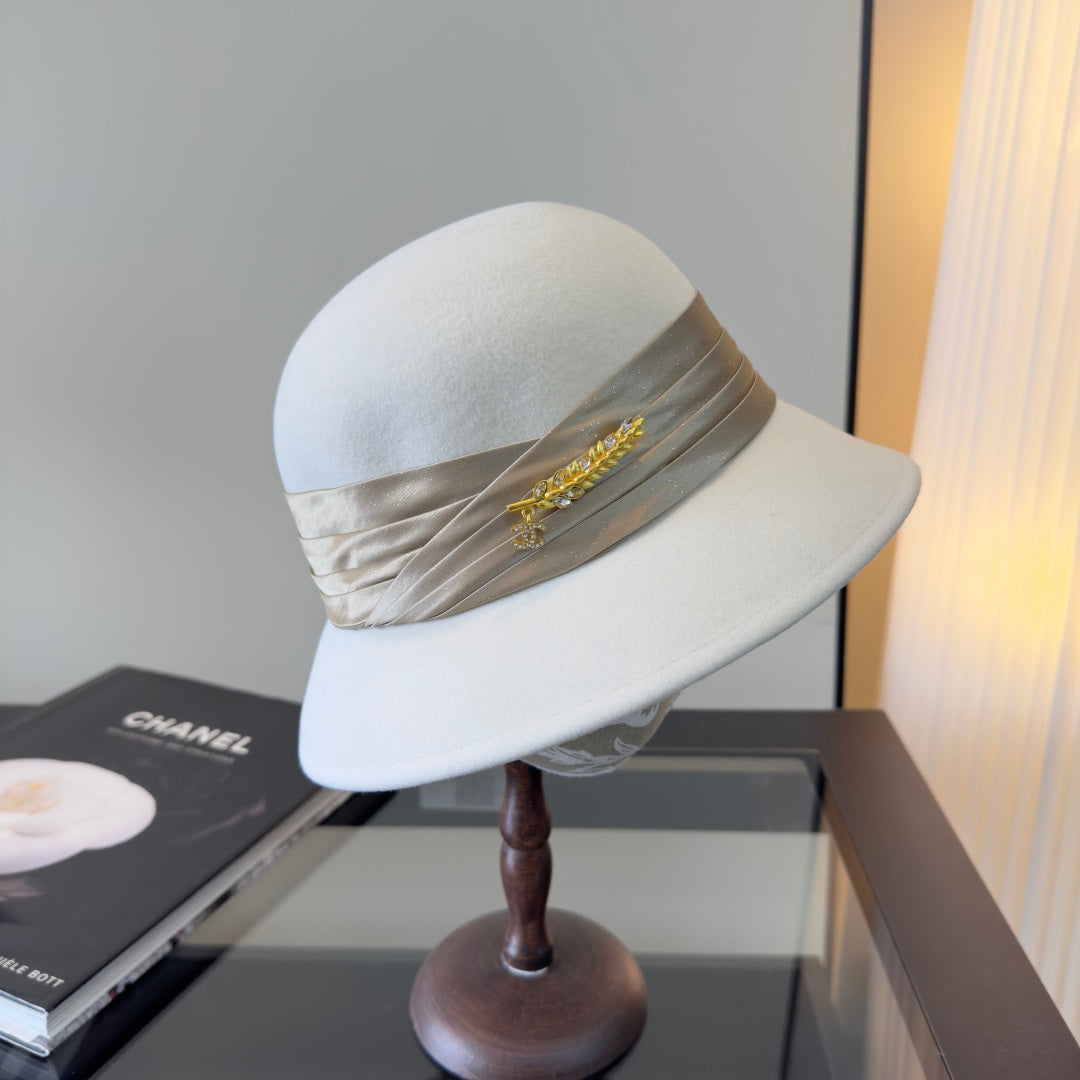 Chanel Felt Hat With Brooch 477662