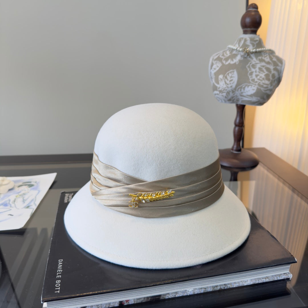 Chanel Felt Hat With Brooch 477662