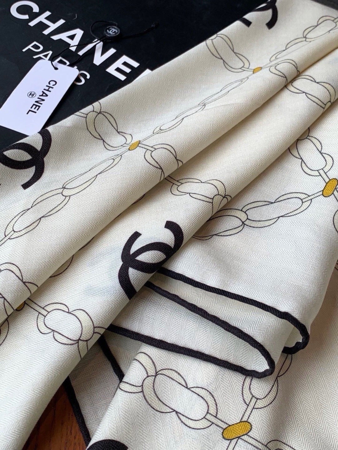 Chanel 2026 Crisscrossed Chain Pattern Scarf 135cm Silk And Cashmere 213763
