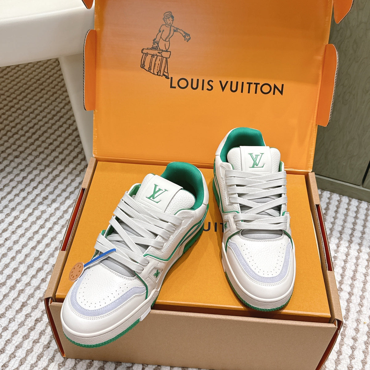 LV 26ss Trainer Sneakers White Green Cowhide 657898