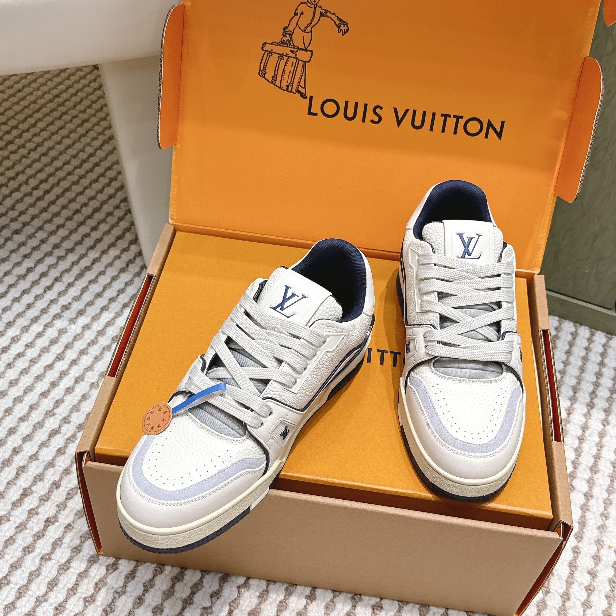 LV 26ss Trainer Sneakers White Navy Blue Cowhide 657902