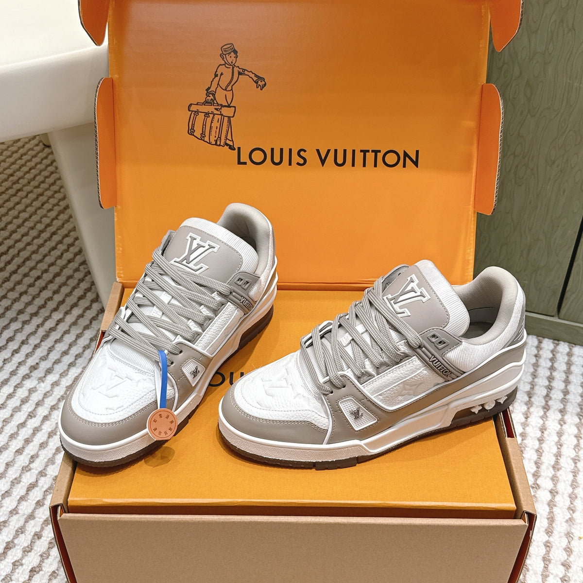 LV 26ss Trainer Sneakers White Gray Cowhide 657907