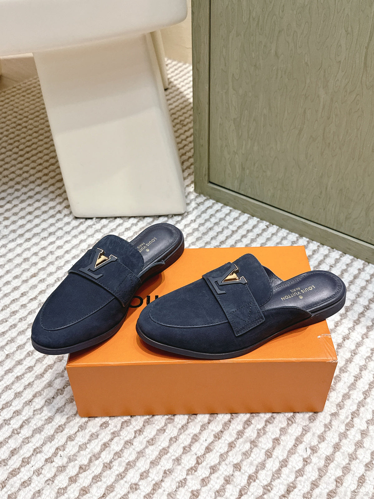 LV 26ss Mule Navy Blue Suede 657813