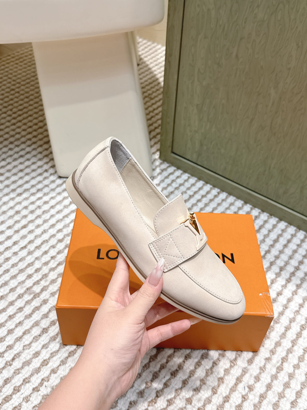 LV 26ss Loafers Beige Suede 657817