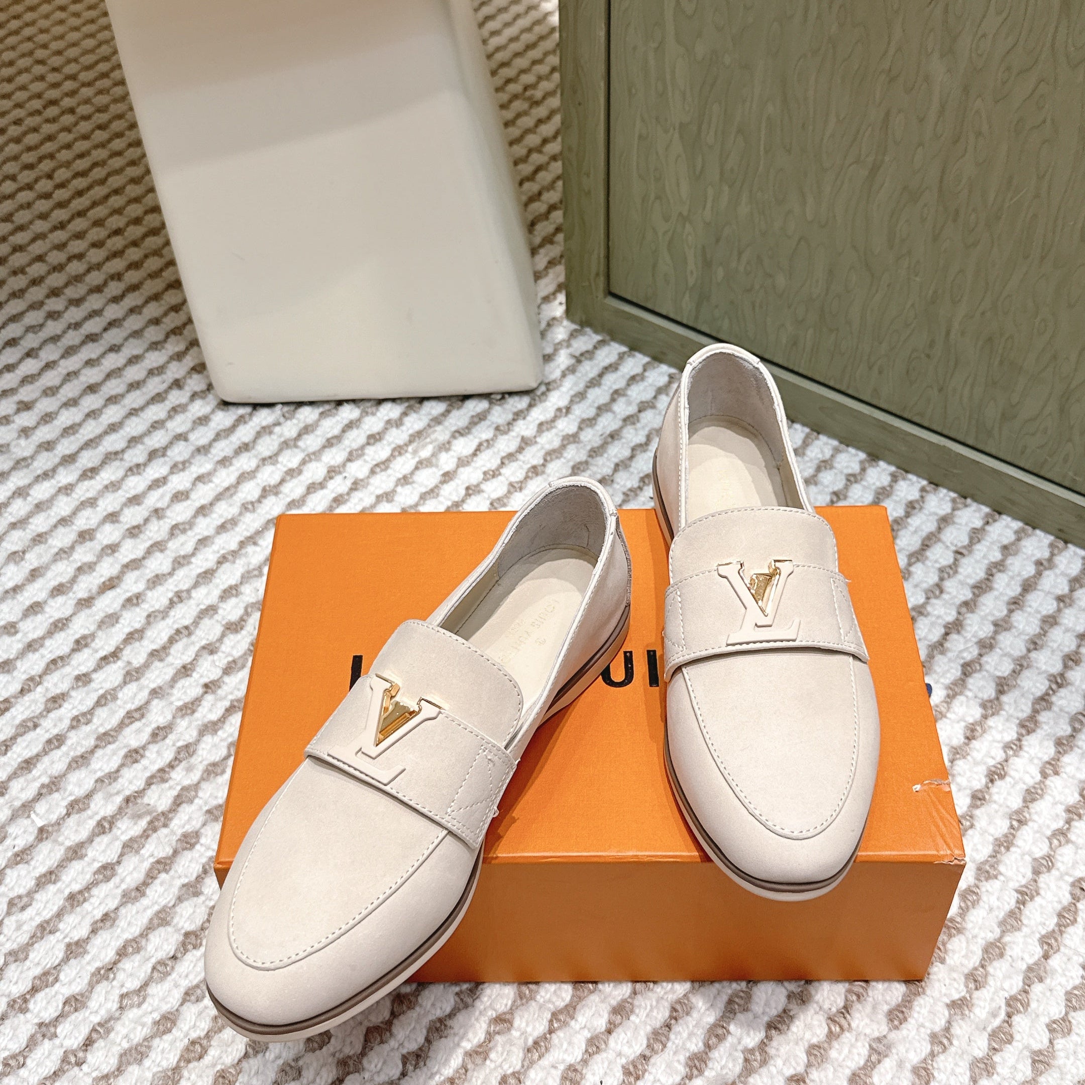 LV 26ss Loafers Beige Suede 657817