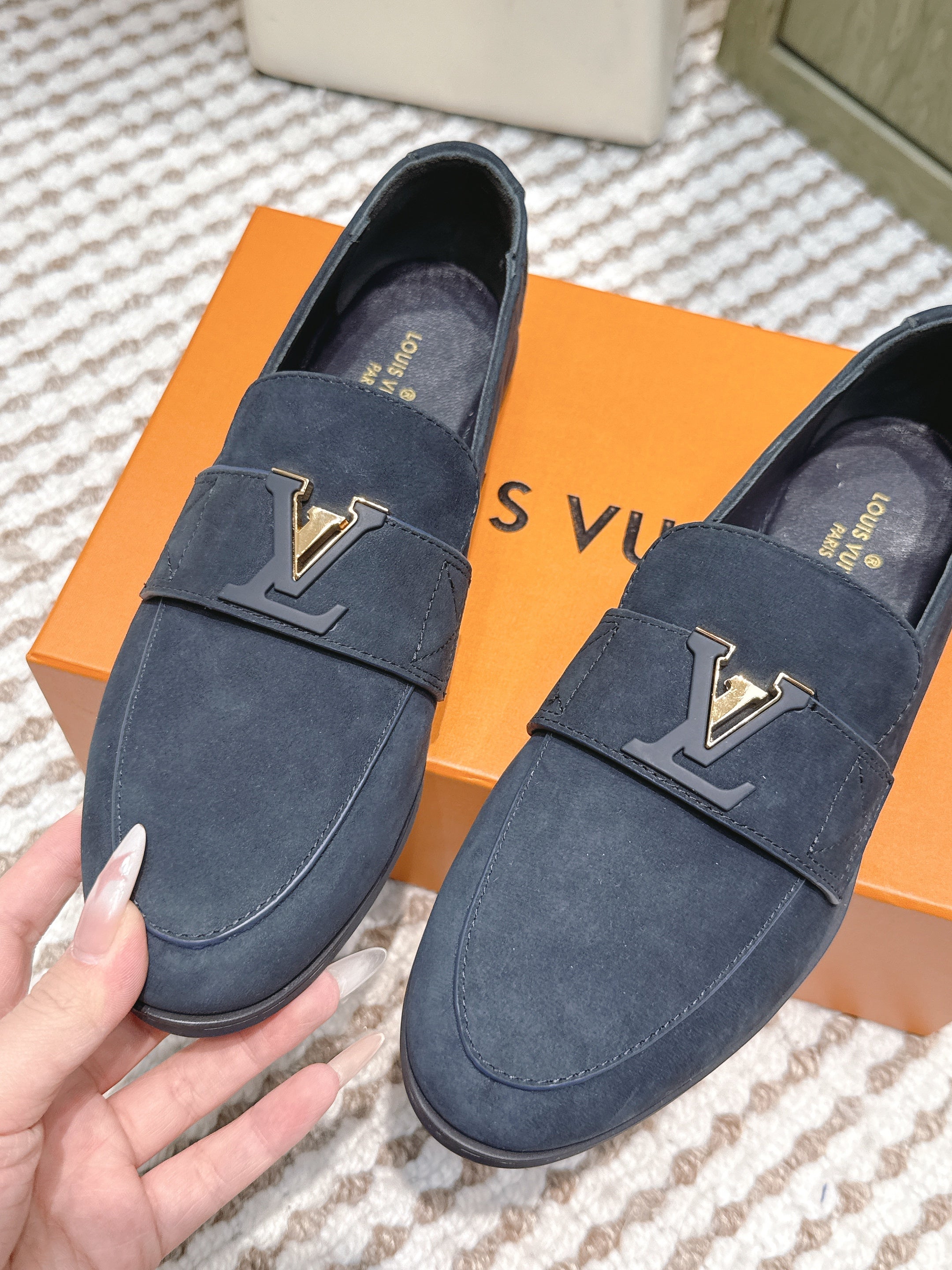 LV 26ss Loafers Navy Blue Suede 657818