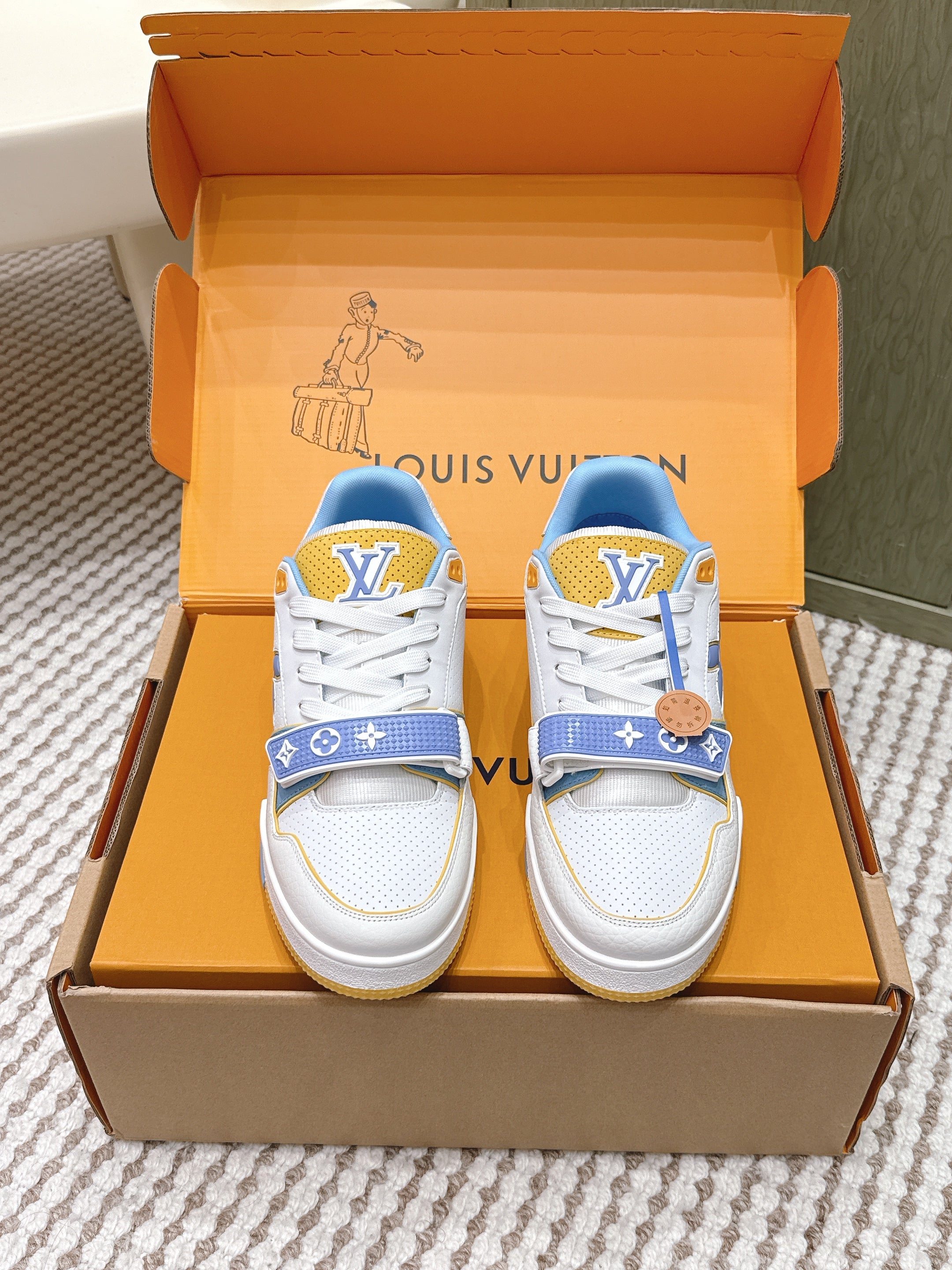 LV 26ss Trainer Sneakers White Blue Yellow Cowhide 657927