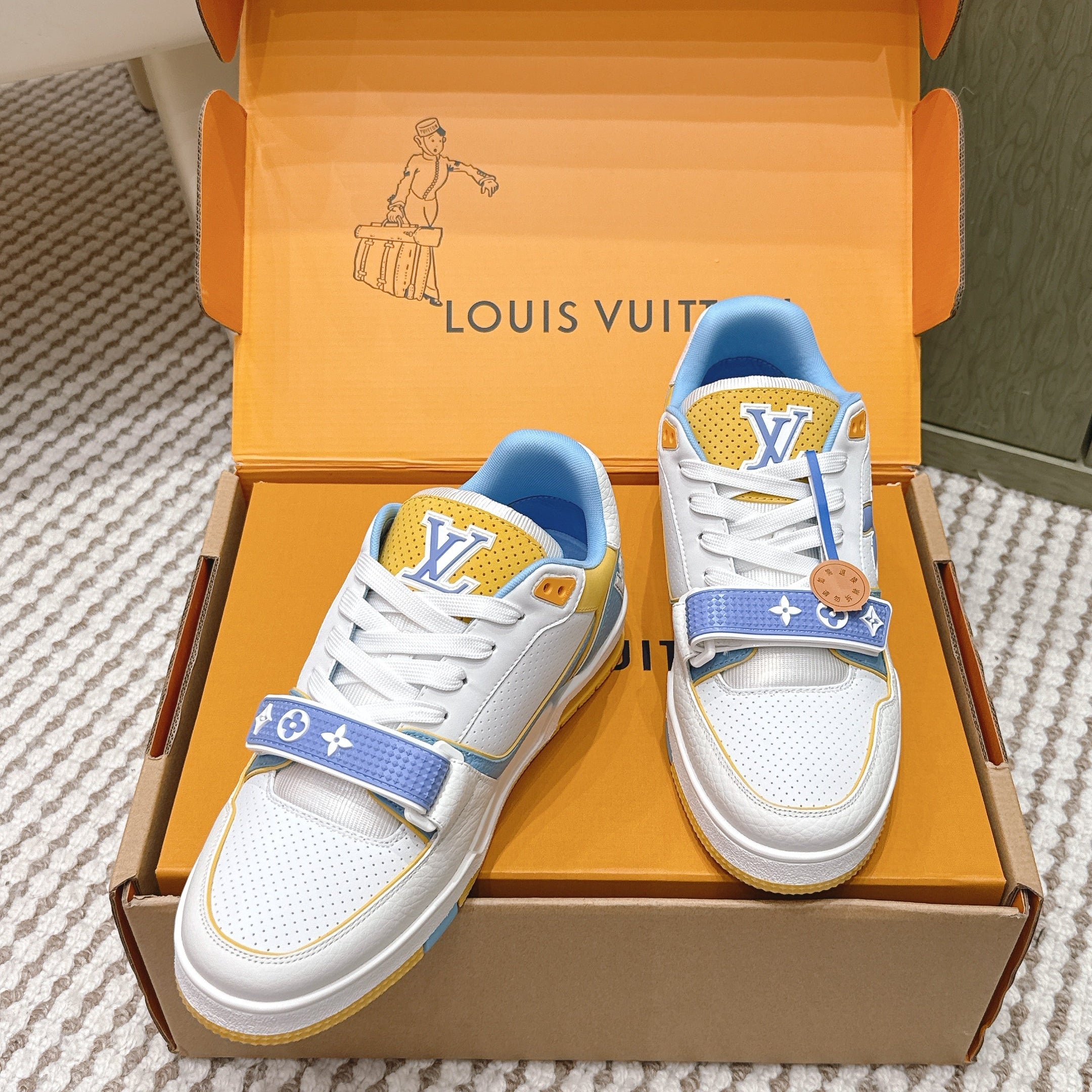 LV 26ss Trainer Sneakers White Blue Yellow Cowhide 657927