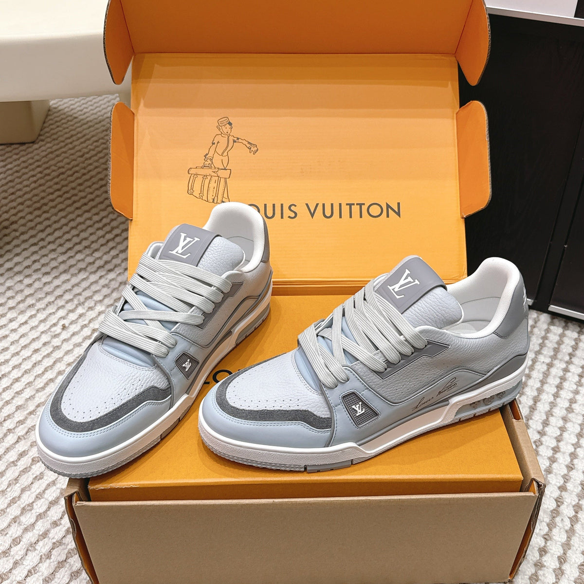 LV 26ss Trainer Sneakers Gray Cowhide 657938