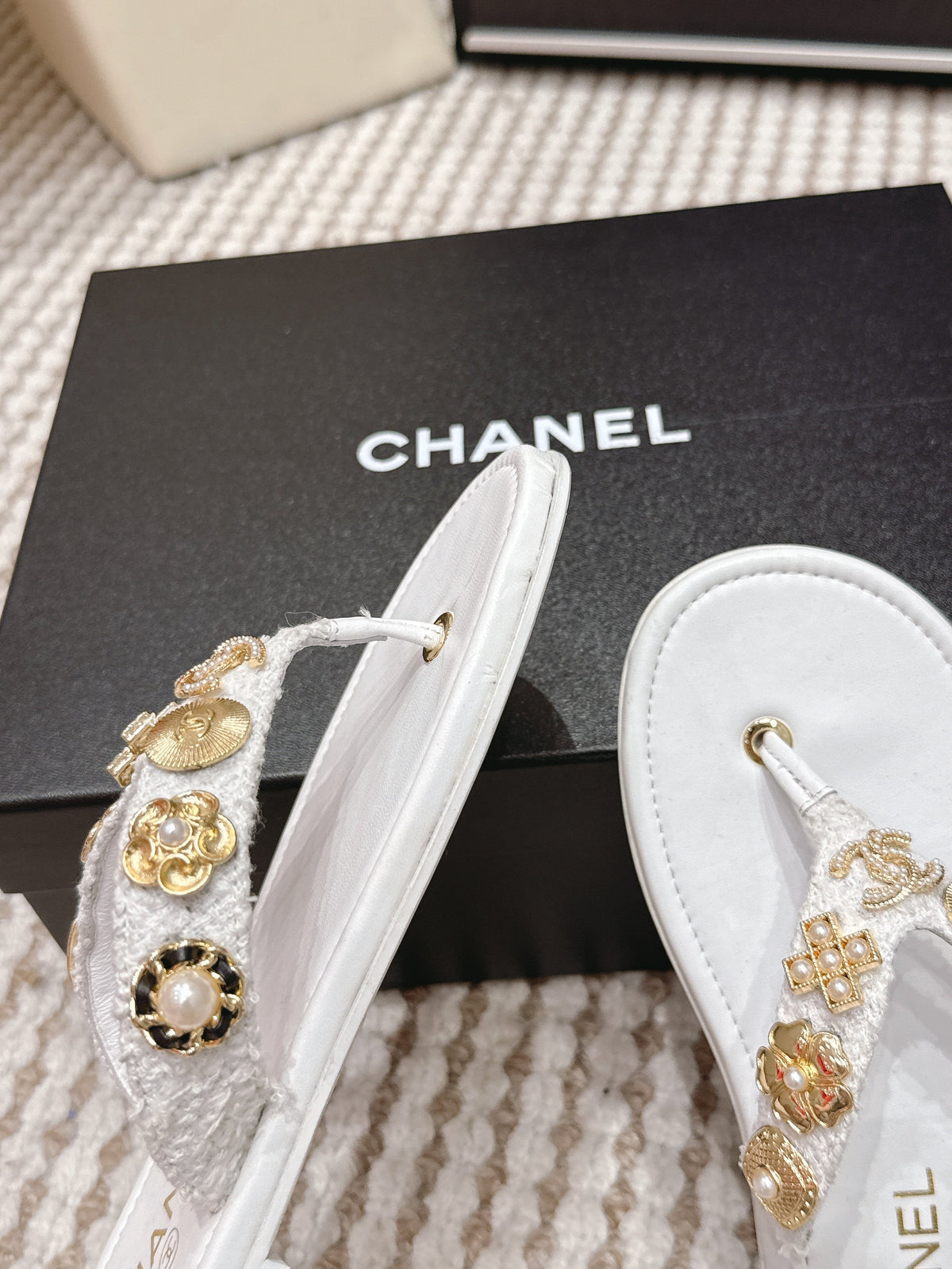 CC 26s Thong Sandals White Sheepskin Gold Charm 632368