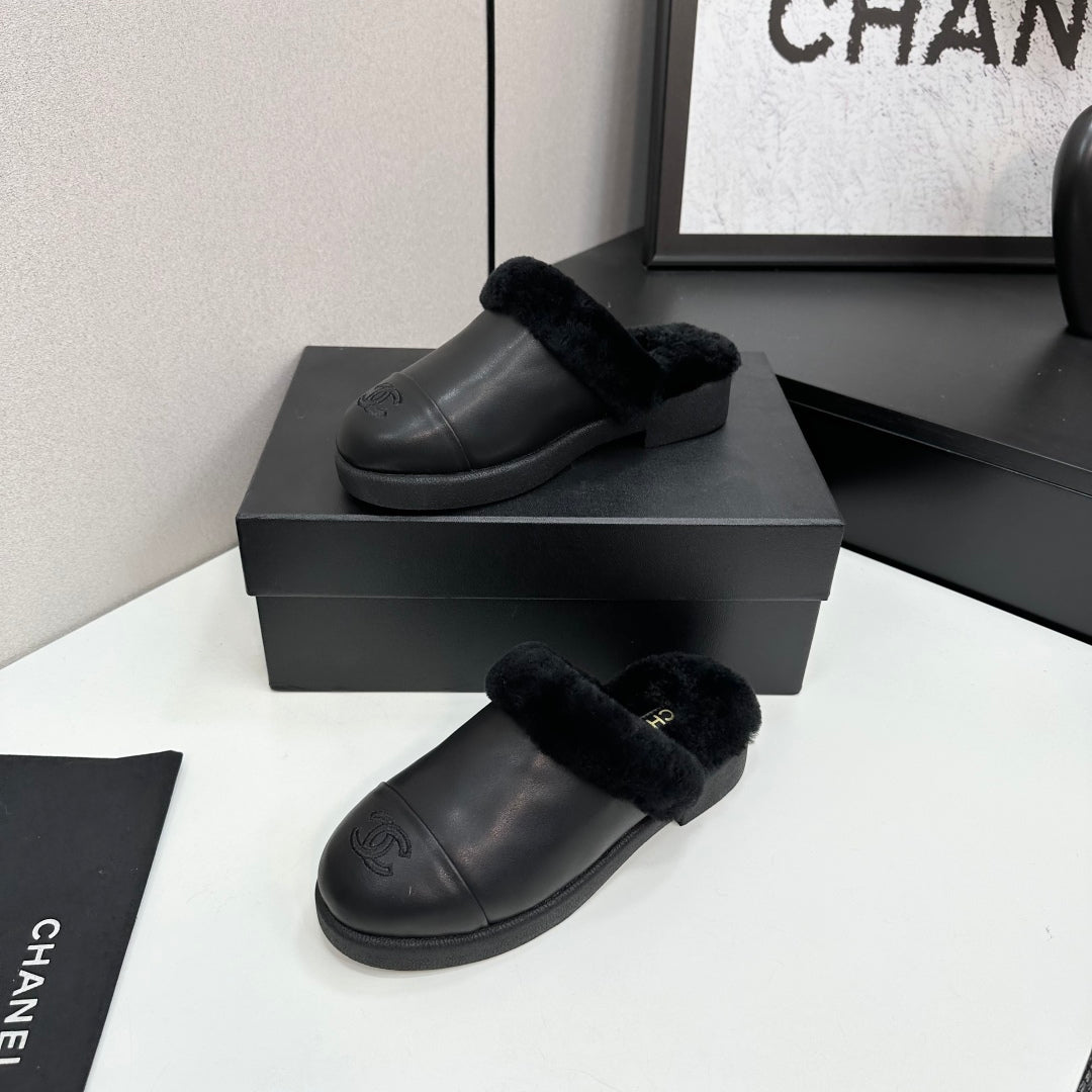 CC furry mule  black cowhide and wool 532573