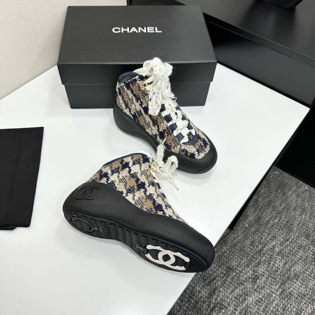 CC 26s Casual Sneakers Black Blue Beige Fabric Sheepskin 626366