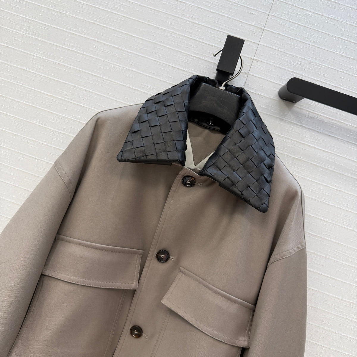 Bottega Veneta 2026 Cropped Jacket Taupe Cotton Leather 389758
