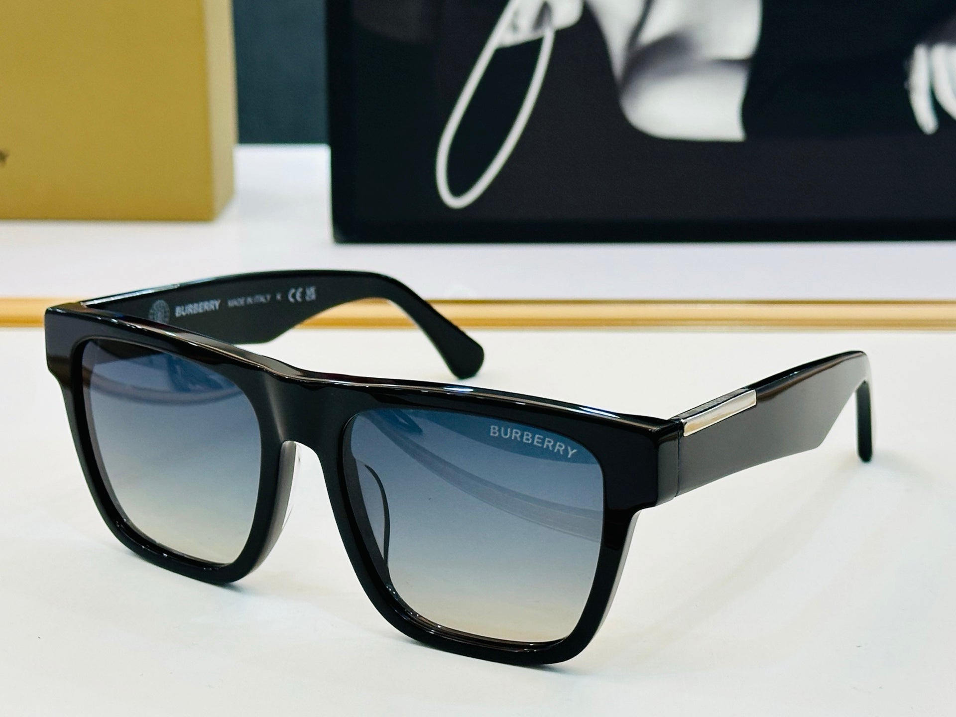 Burberry Sunglasses 666561