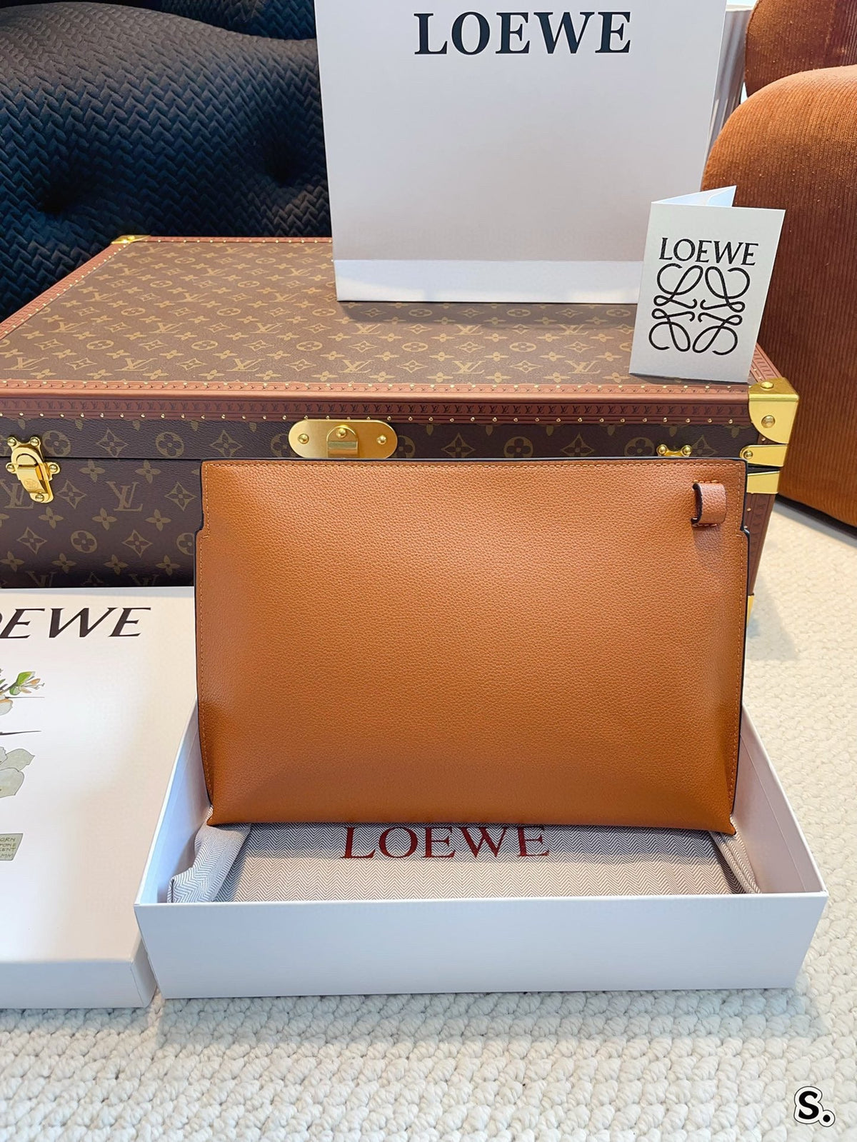 LOE POUCH CLUTCH BAG 30 IN WARM DESSERT CALFSKIN