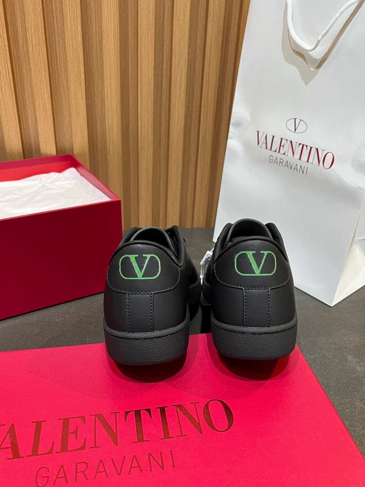 VT 25S  Casual Sneakers Black Cowhide 563092