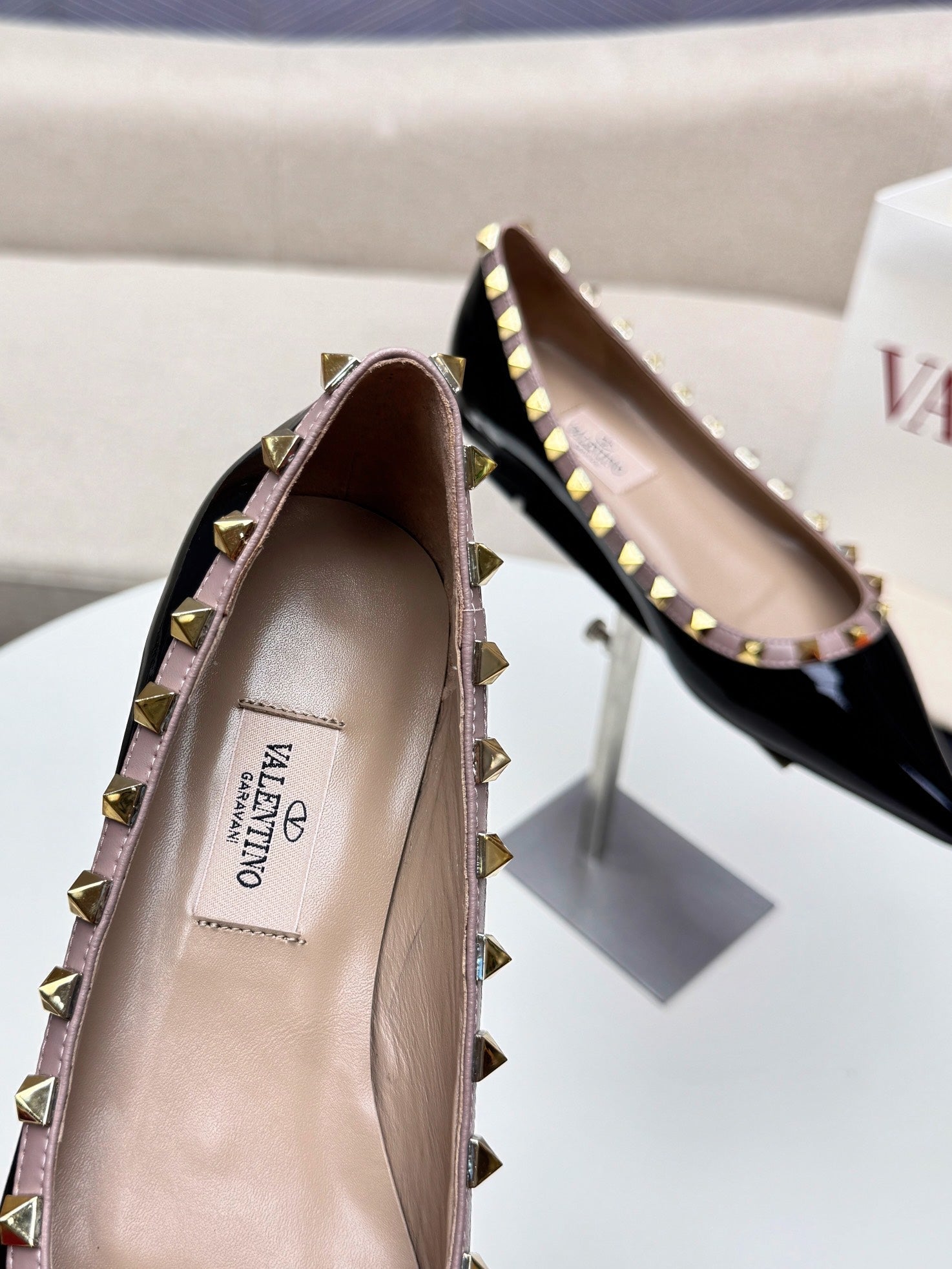 ROCKSTUD FLAT PUMP IN BLACK CALFSKIN