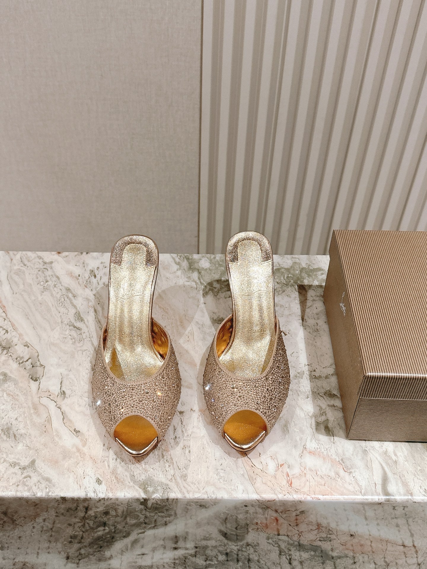 CL 25 Mules Gold Imported Original Special 346327