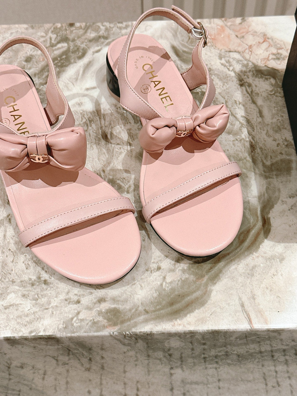 CC 26s Bow Sandals Pink Cowhide 658470