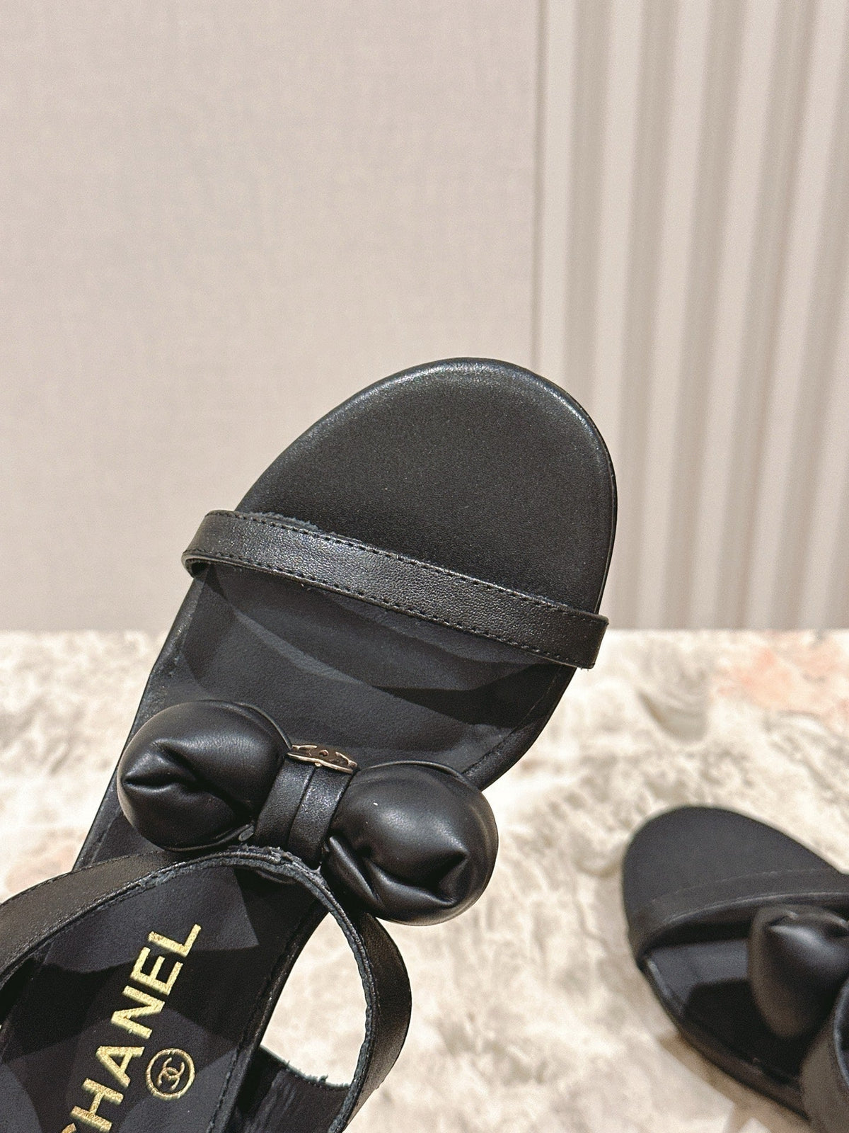 CC 26s Bow Sandals Black Cowhide 658471