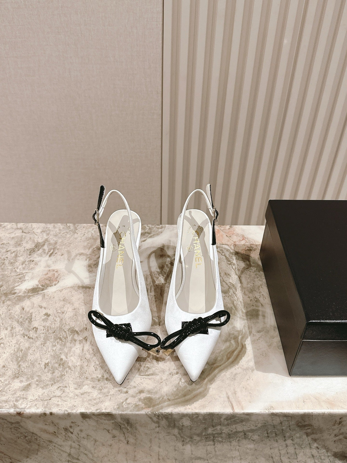 CC 26s Slingback 85 White Satin Sheepskin 658478