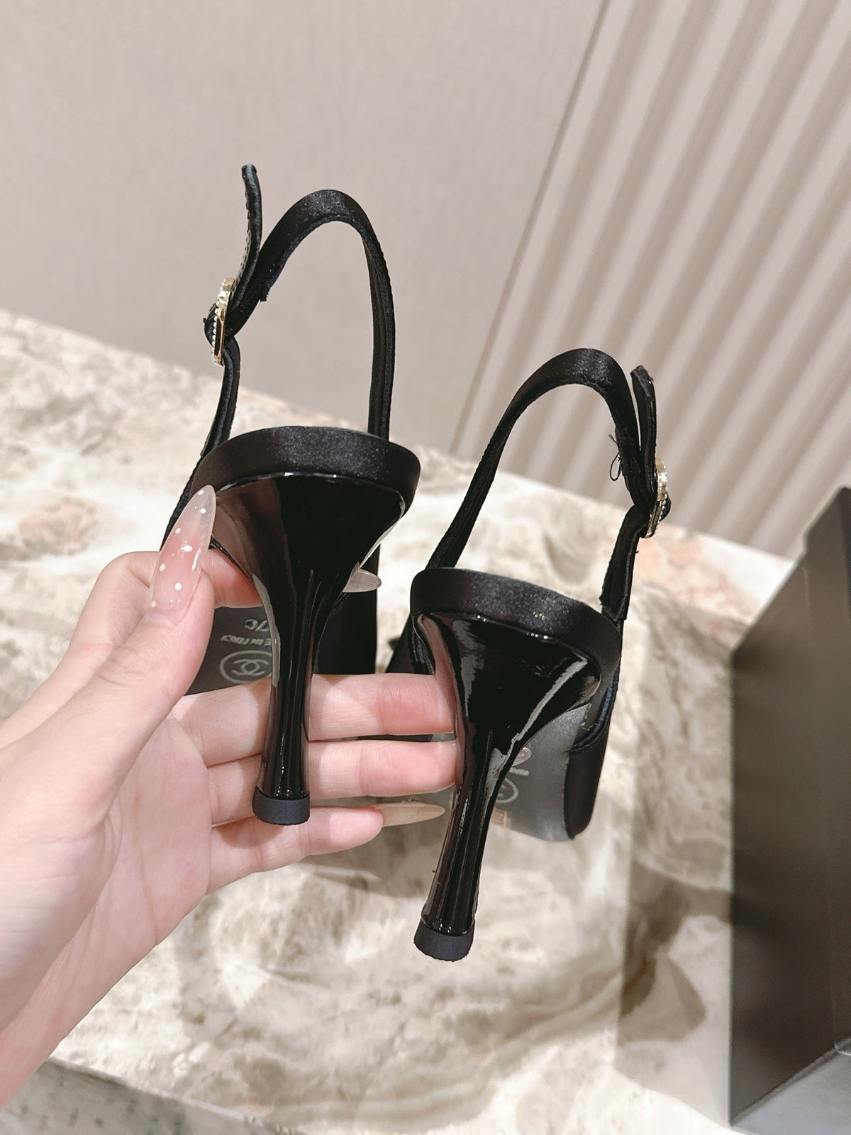 CC 26s Slingback 85 Black Satin Sheepskin 658480