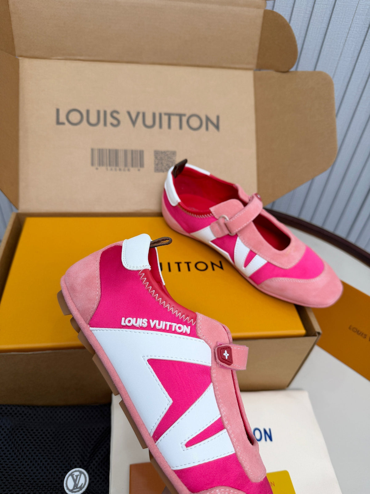 LV 26ss Sneakerina Mary Jane Pink White Suede 674021