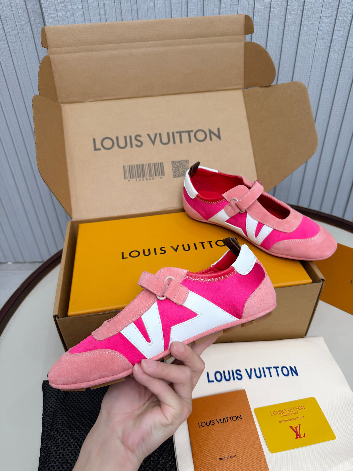 LV 26ss Sneakerina Mary Jane Pink White Suede 674021