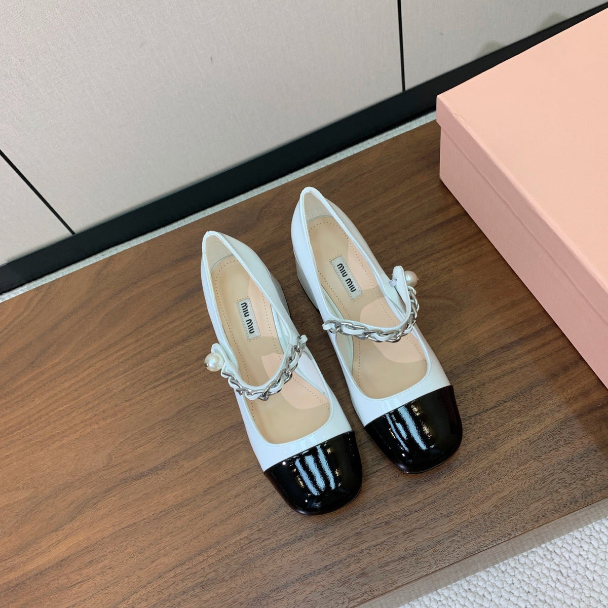 Miumiu 2026 Pumps Black White Patent Leather 945708
