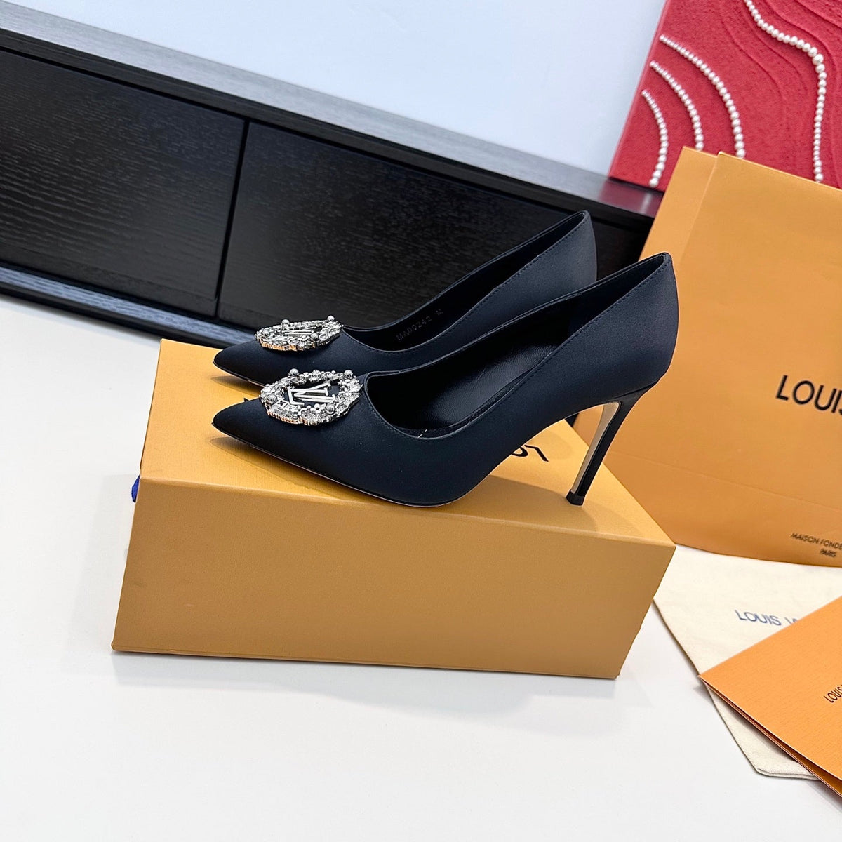 LV 26s  Pointed-Toe High Heels 95 Black Premium Satin 622452