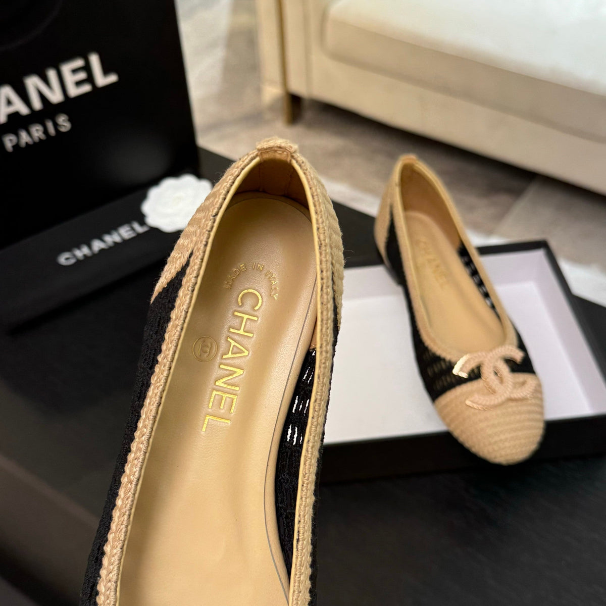 CC 25P Ballet Flat Black Beige Raffia Large Logo
