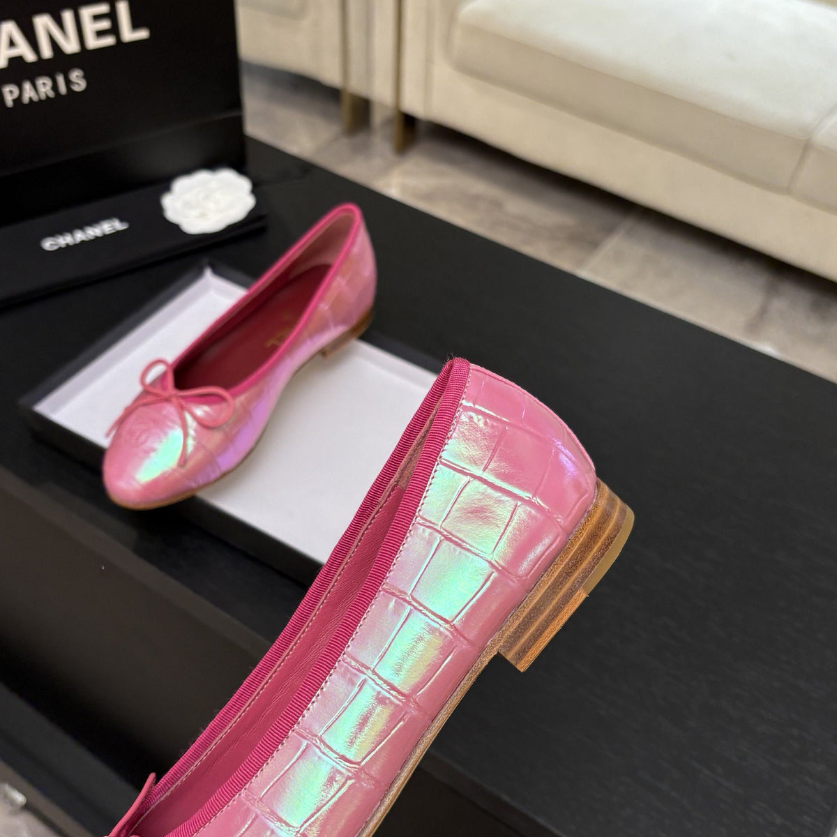 Chanel 2026 Two-Tone Shoe Cowhide 168113