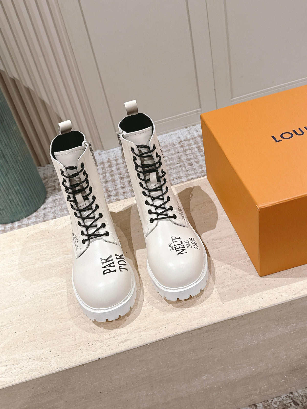 LV 25 Short Boots White Black Cowhide 576920