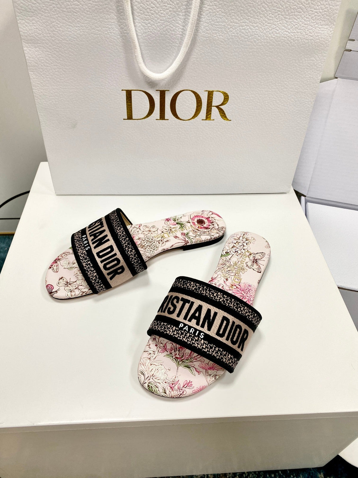 CD 26s Embroidered Sandals Light Pink Black Canvas Leather 683010
