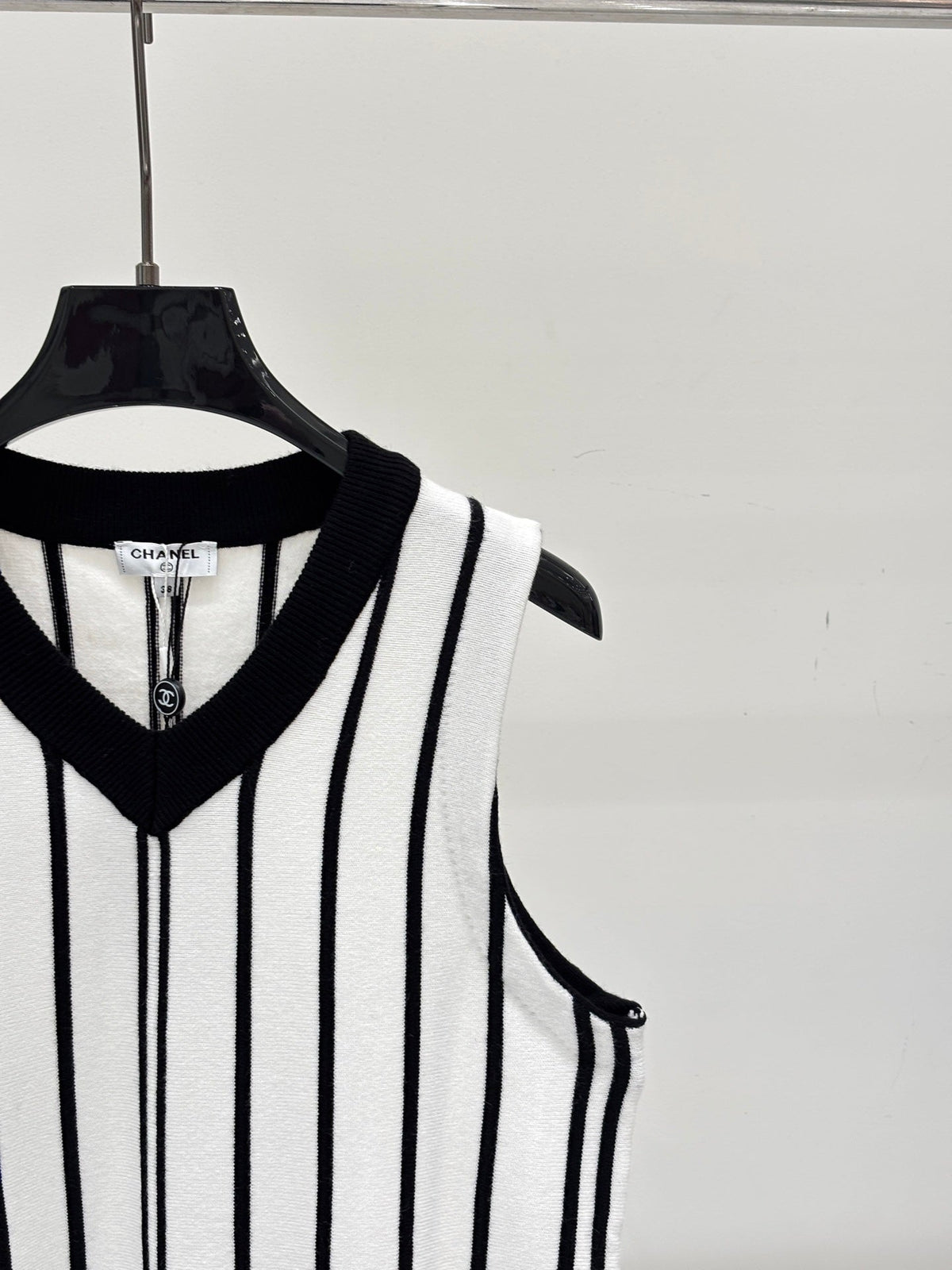 Chanel 2026 V-neck Color Block Logo Double C Stripe Vest Wool 413804