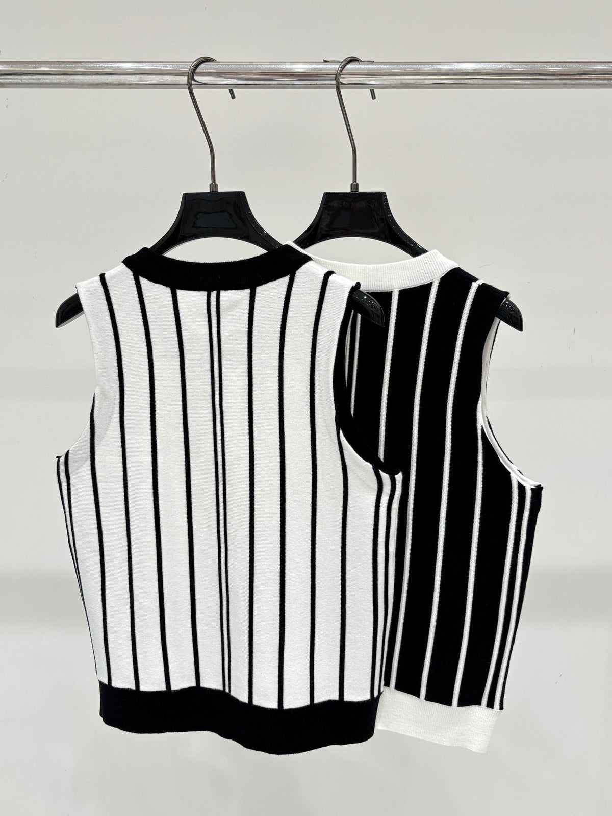 Chanel 2026 V-neck Color Block Logo Double C Stripe Vest Wool 413804