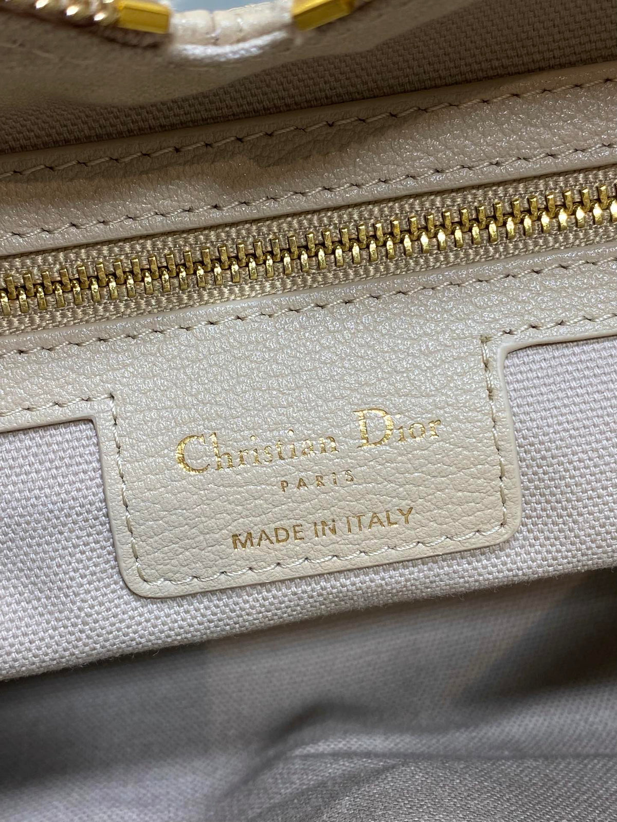 Dior 2025 Voyage Bag 28cm Powder Beige Grained Calfskin 267775