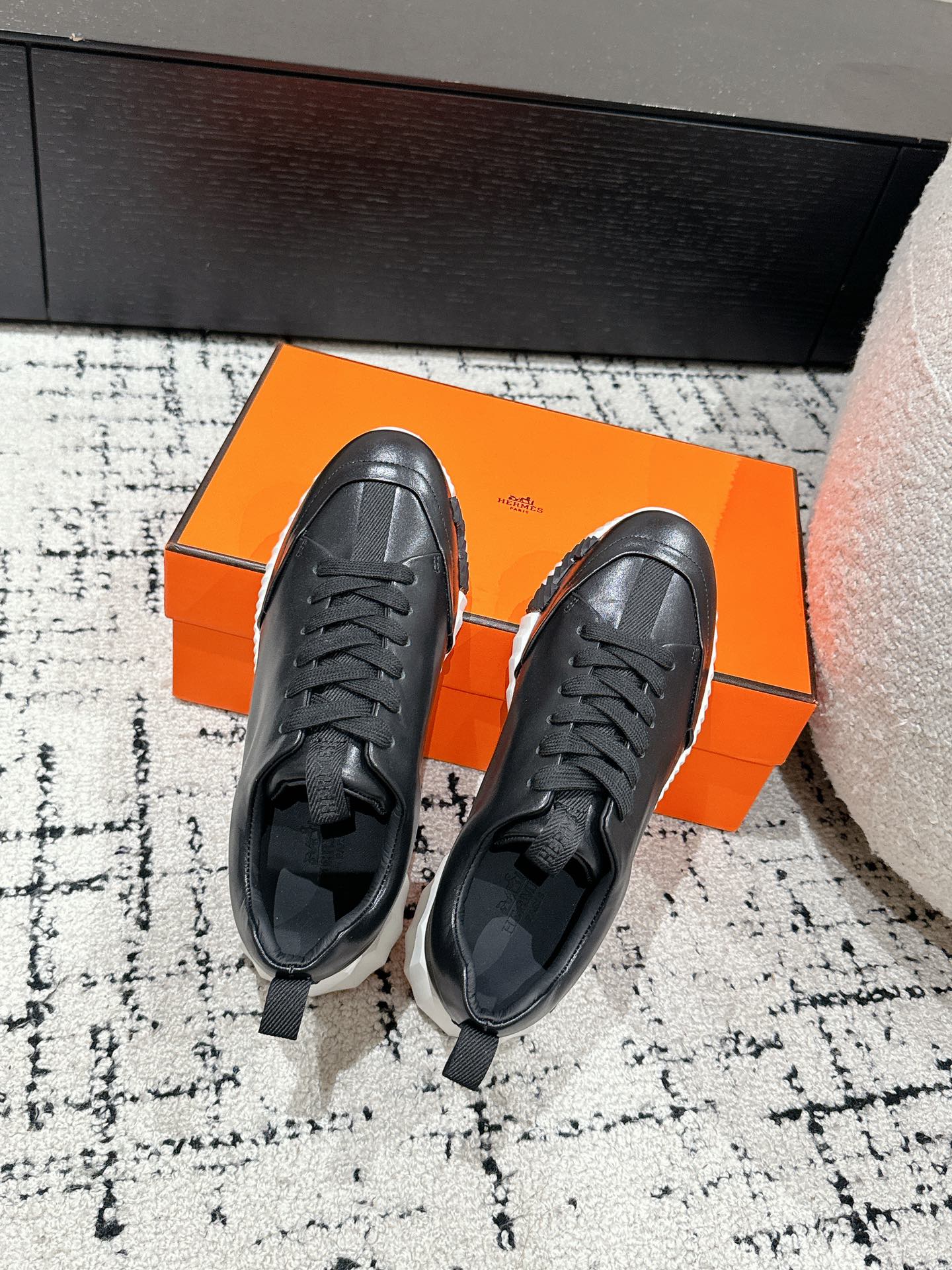 HM Jump Sneaker In Black Cowhide 985308