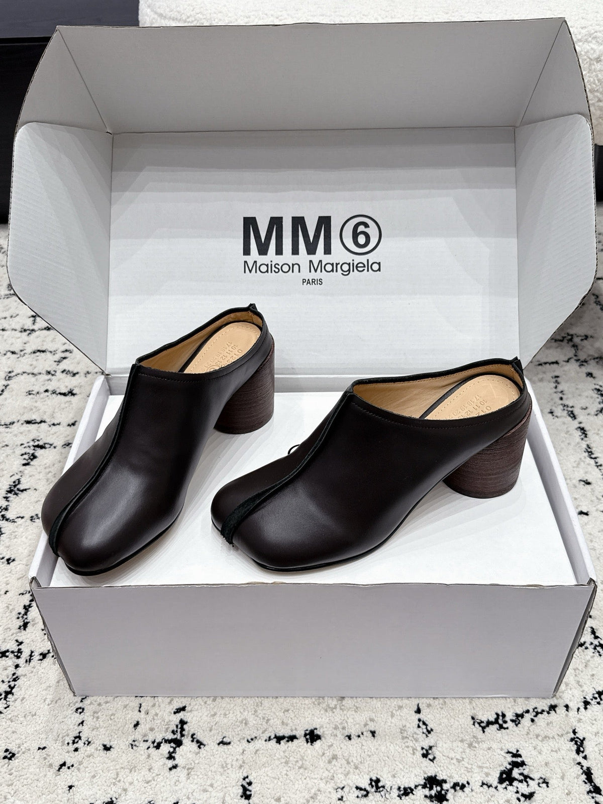 Maison Margiela 2026 Closed-Toe Chunky Heel Mules 70mm Cowhide Suede 924849