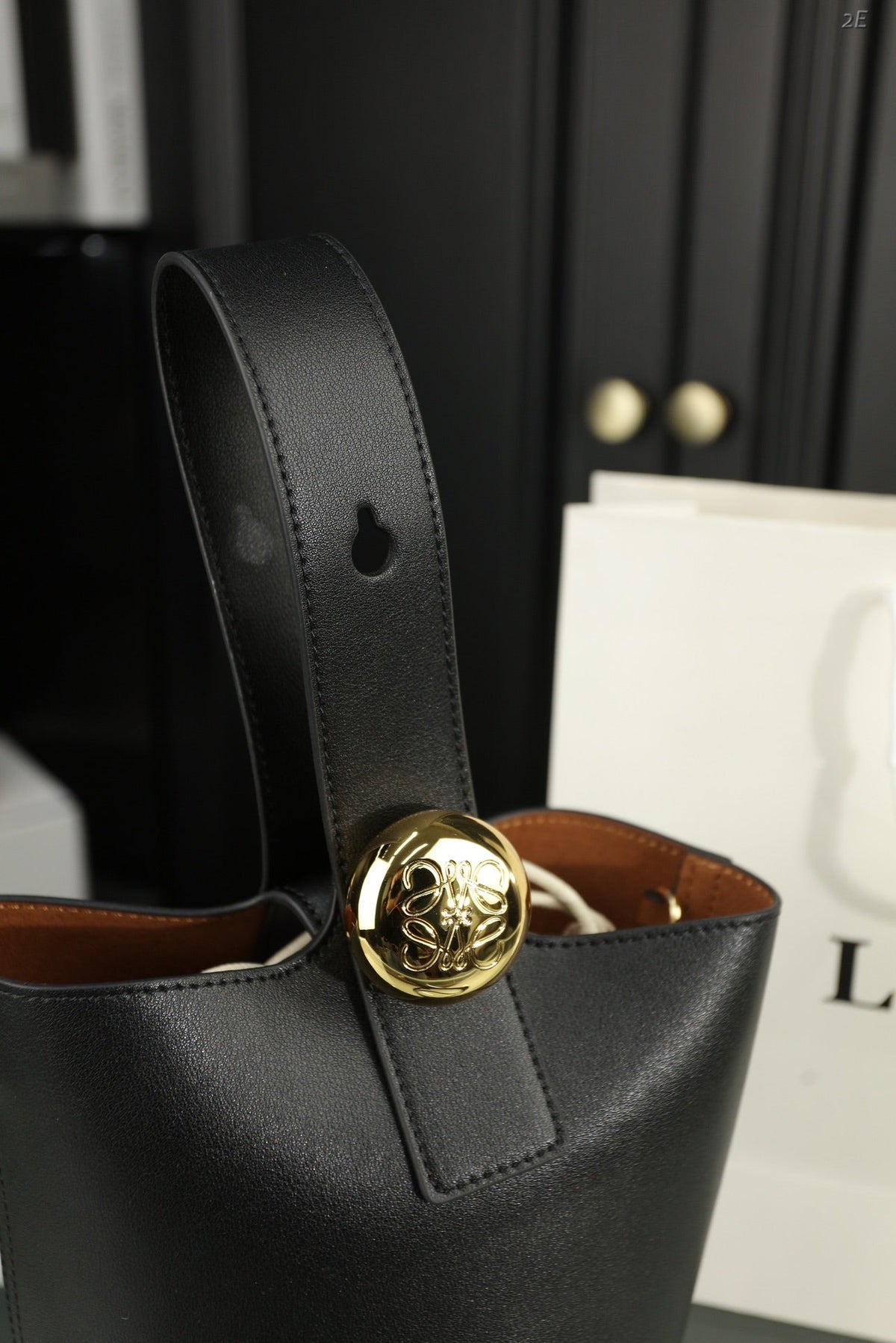 LOE MINI 19 PEBBLE BUCKET IN BLACK MELLOW CALFSKIN