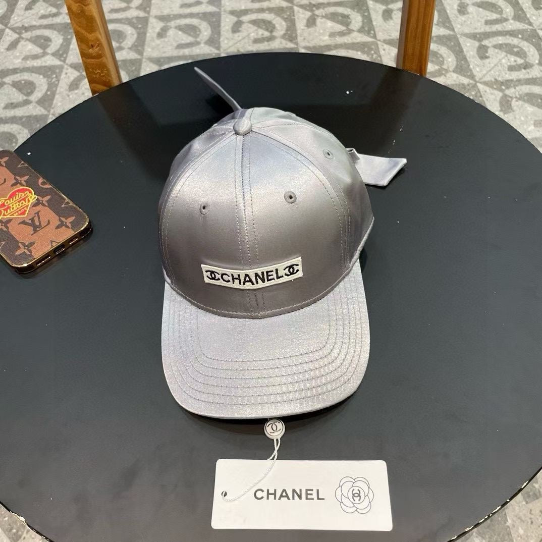 BASEBALL HAT IN SILVER SILK SATIN 404865