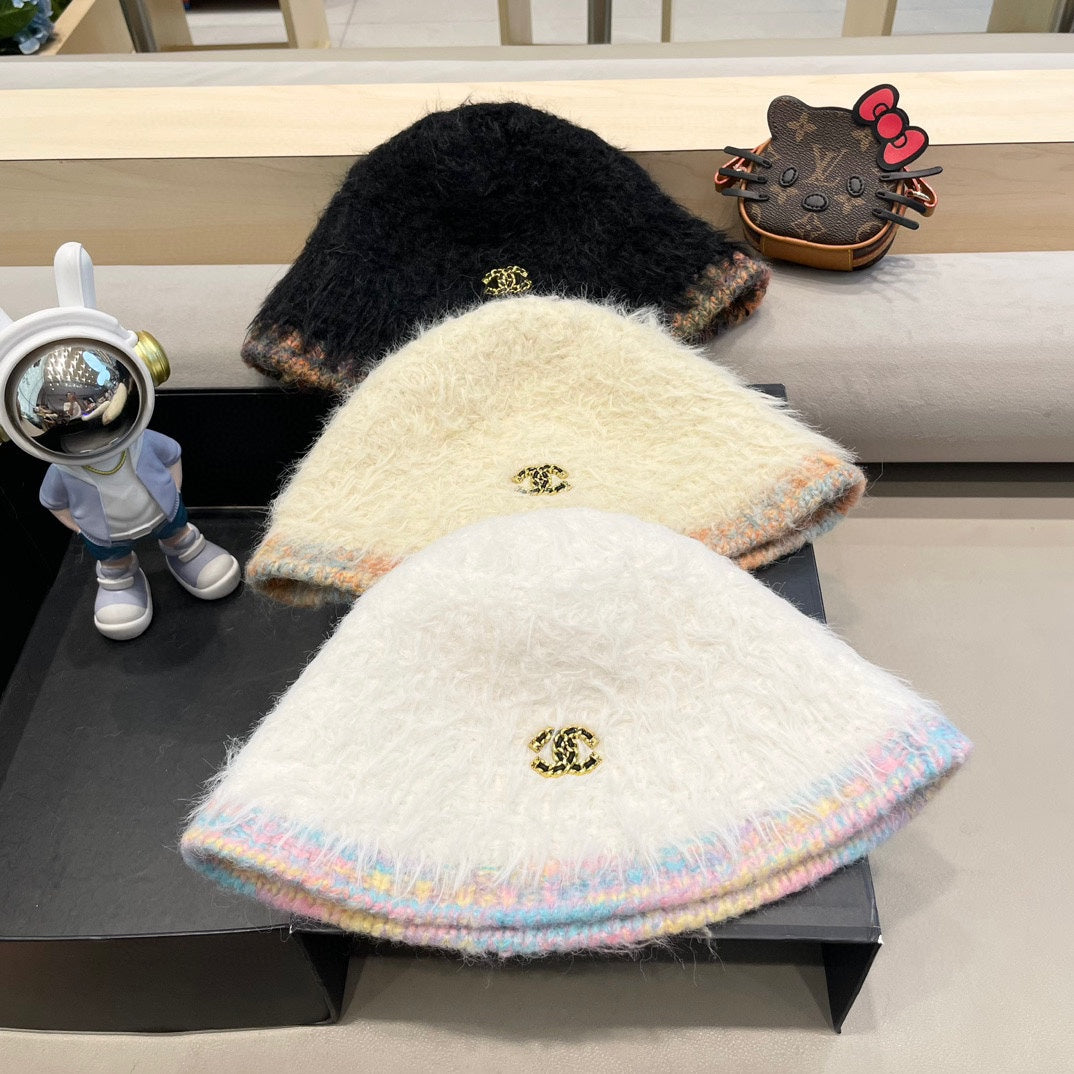 BUCKET HAT IN WHITE LAMB FUR 419468
