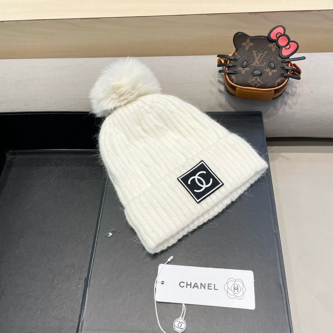 BEANIE HAT IN WHITE WOOL 422176