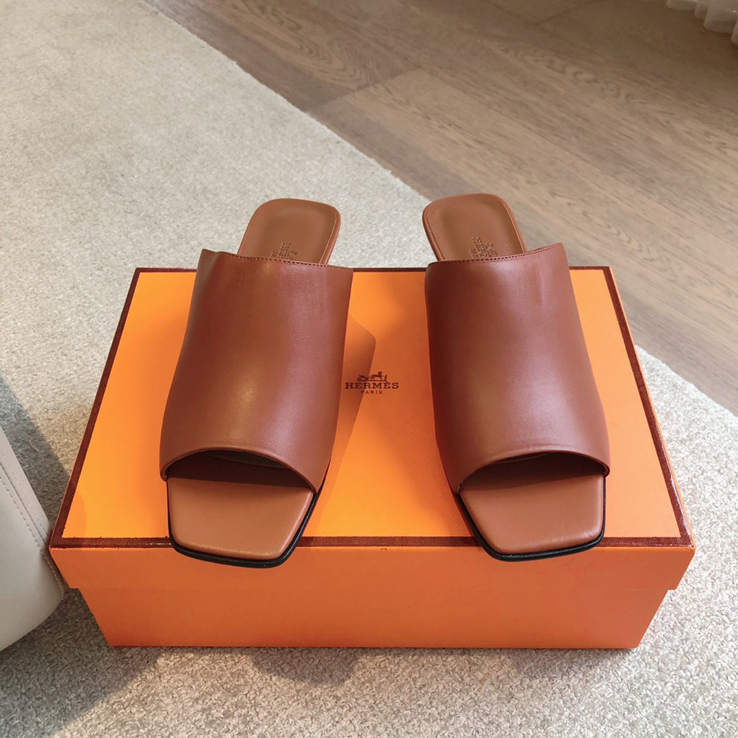 ICONIQUE 25 SANDAL CARAMEL CALFSKIN