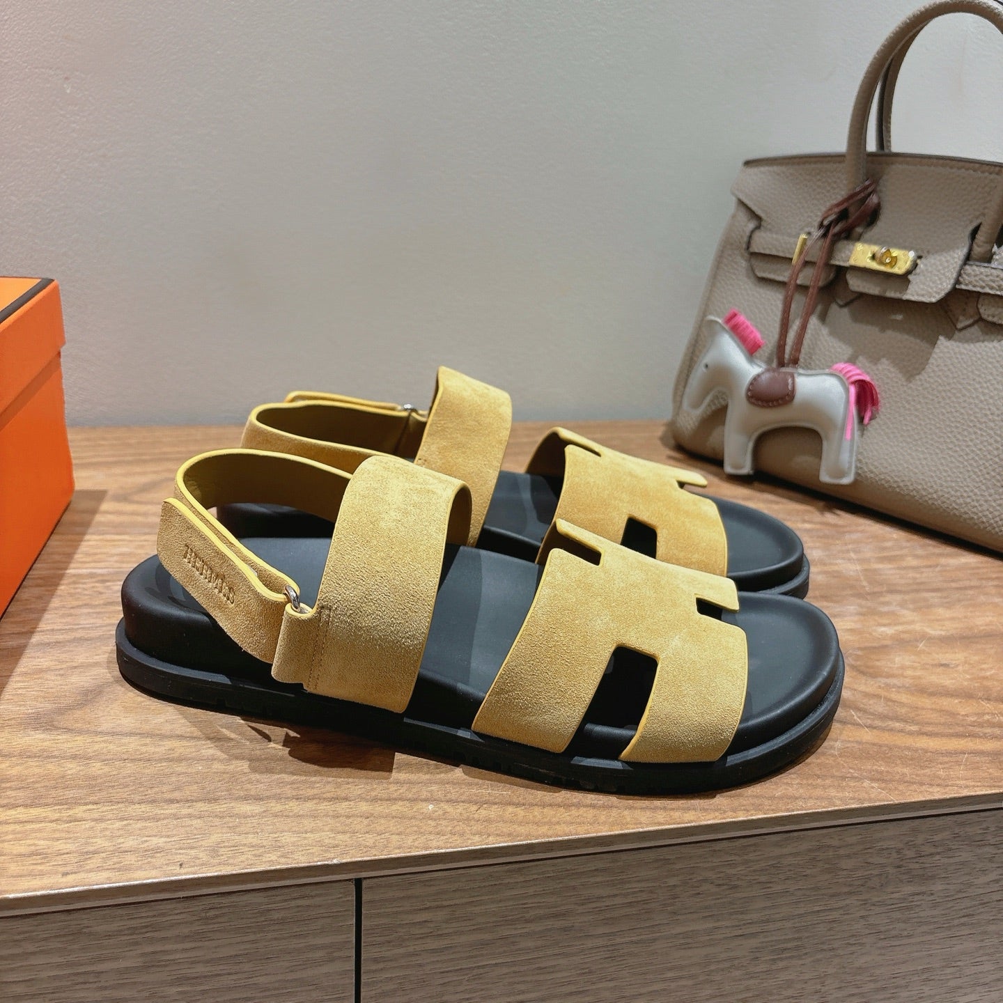 HM Men's 25 Genius Sandals Yellow Suede 651351