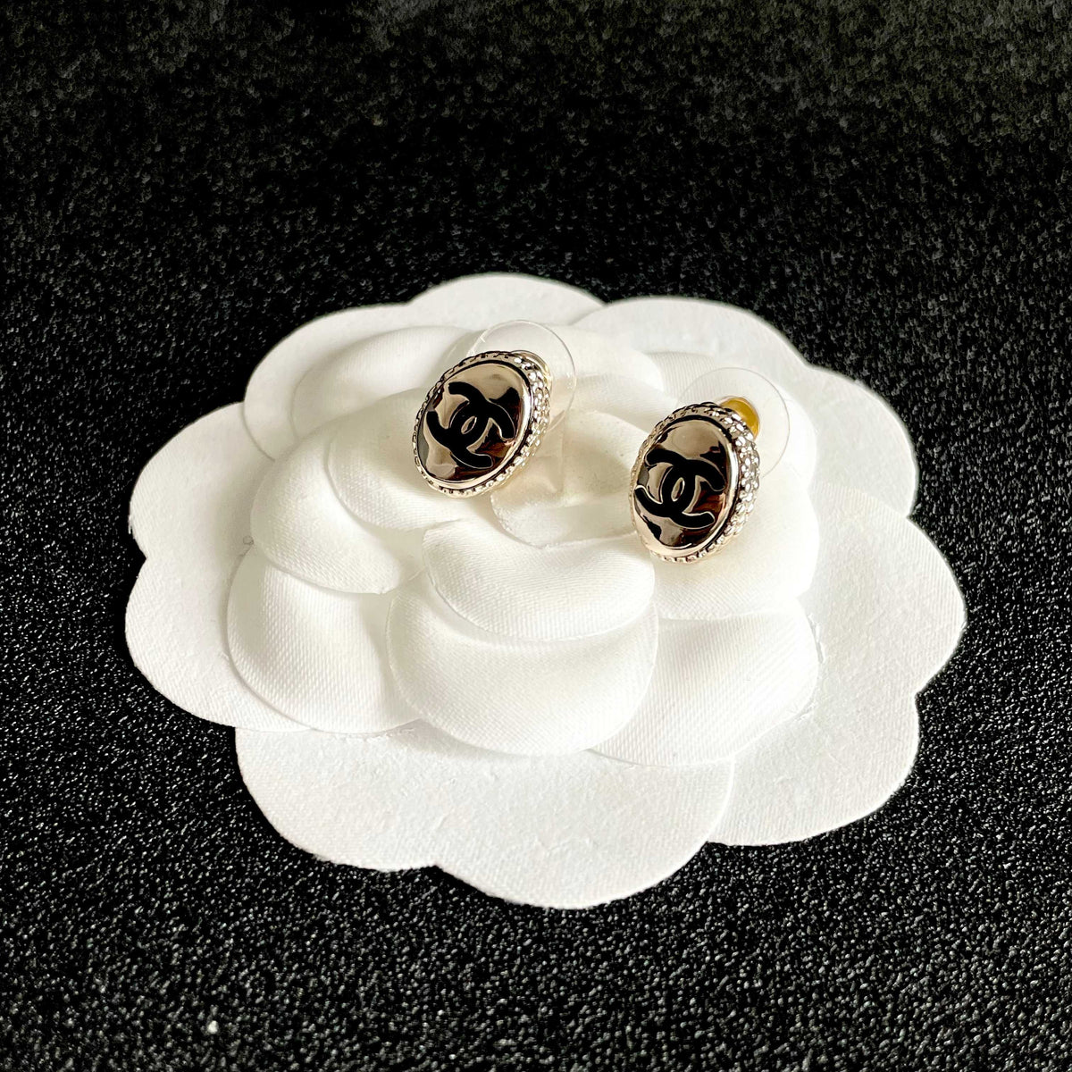 CC Vintage Double C Black Gold Earrings