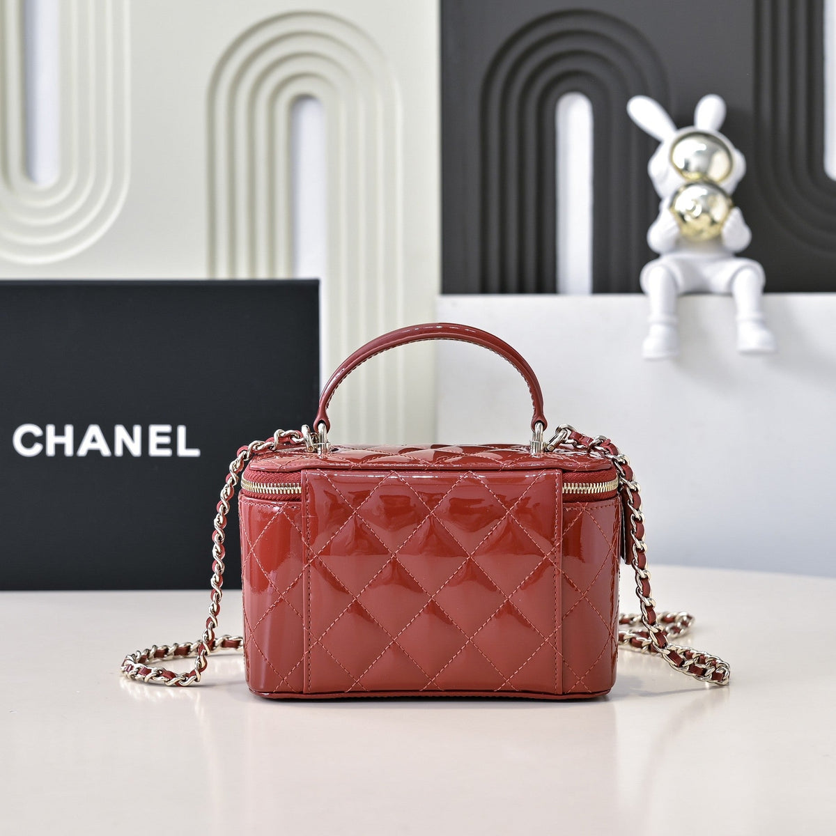 CC 24P Vanity Top Handle 16.5cm Red Patent Calfskin Light Gold Hardware